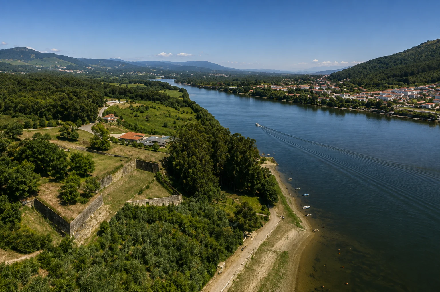 Guía turística de Tomiño: el río Miño y la fortaleza de Goián