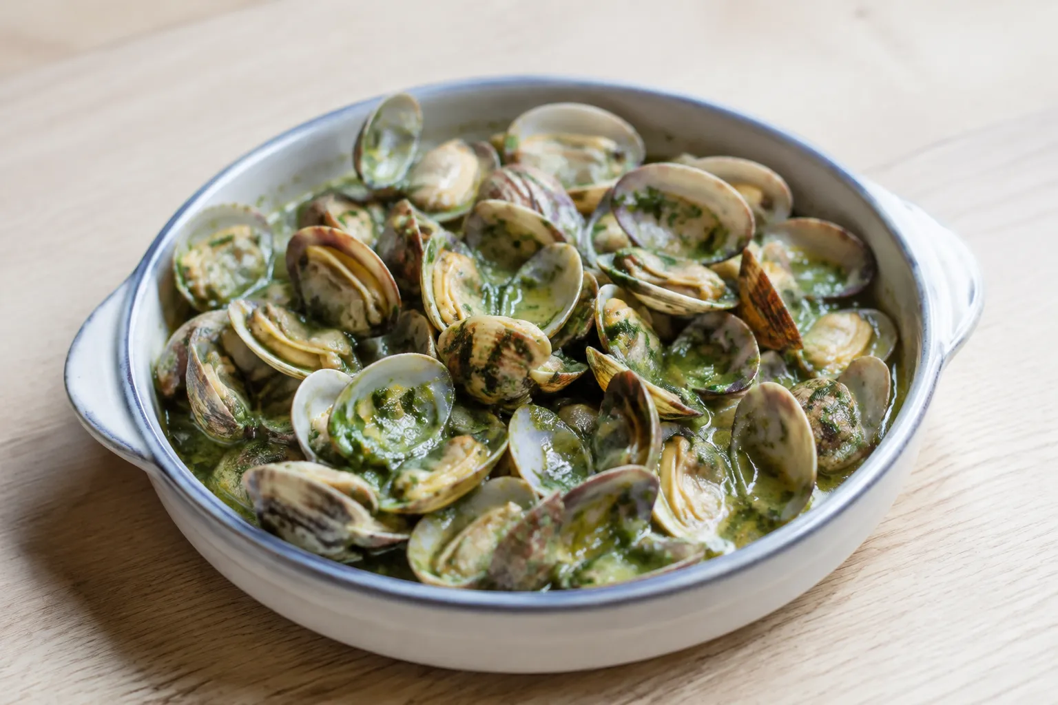 Almejas en salsa verde