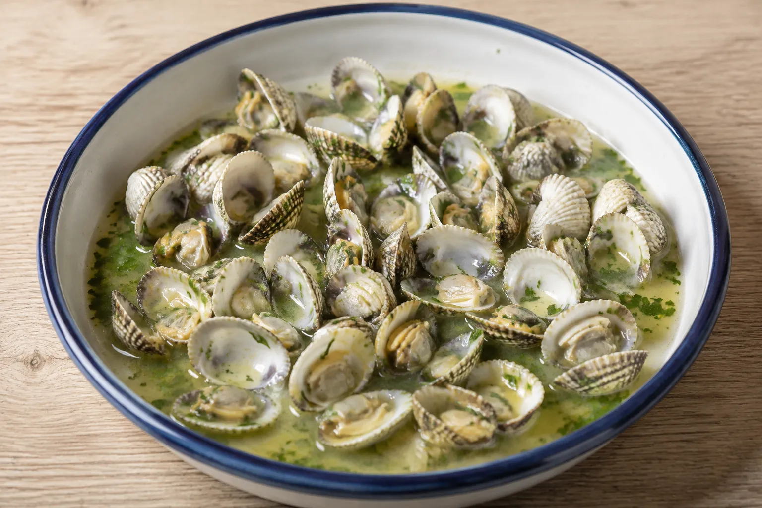 Berberechos en salsa verde