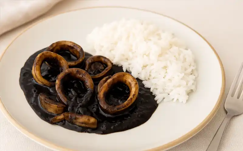 calamares en su tinta con arroz