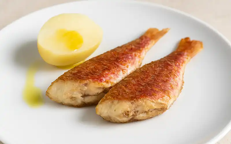 Salmonete a la plancha con patata cocida