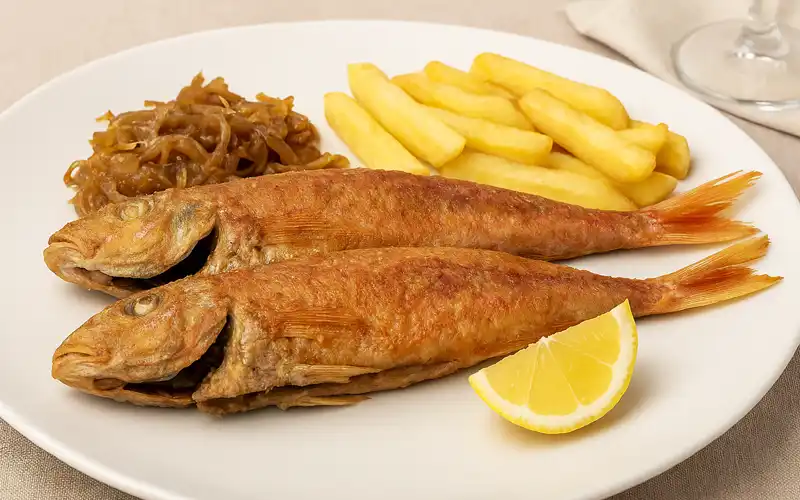 Salmonete frito con patatas