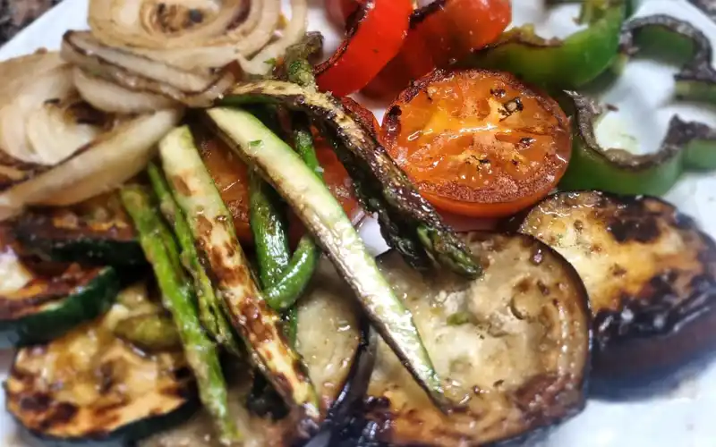 Guia turistica Catoira 2025 - Entrantes en asador Mondragon